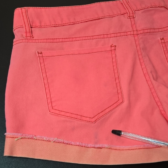 LEI Women's Coral Shorts - Picture 8 of 13